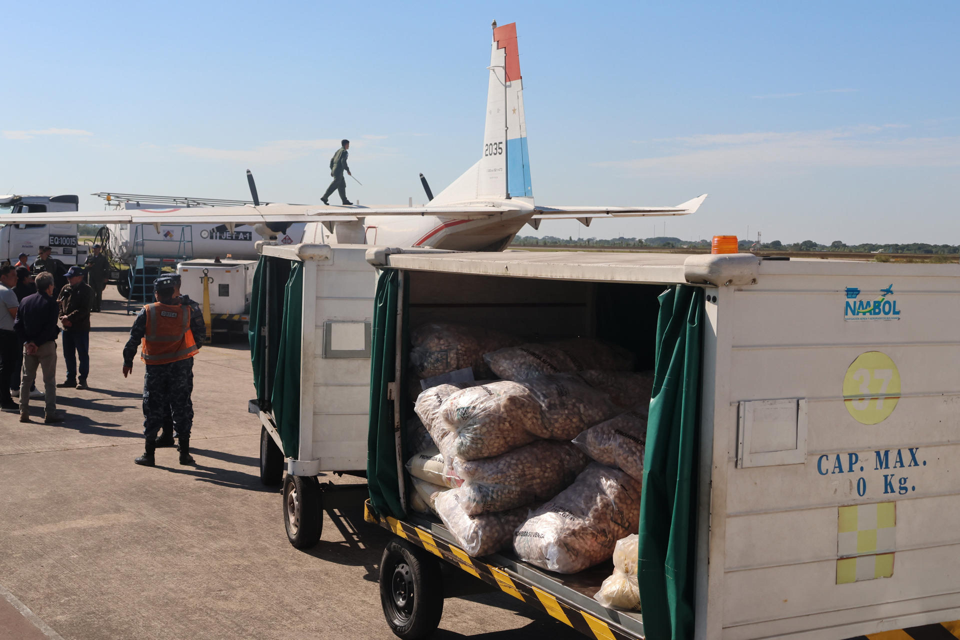 Bolivia comienza a recibir ayuda humanitaria de Paraguay para ciudades bloqueadas