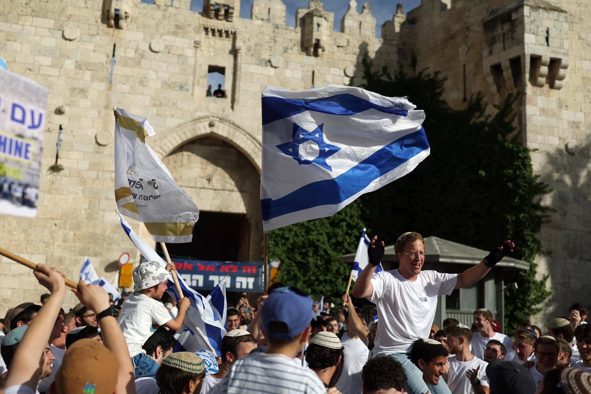 Ultranacionalistas judíos se toman Jerusalén bajo el grito: "Muerte a los árabes"