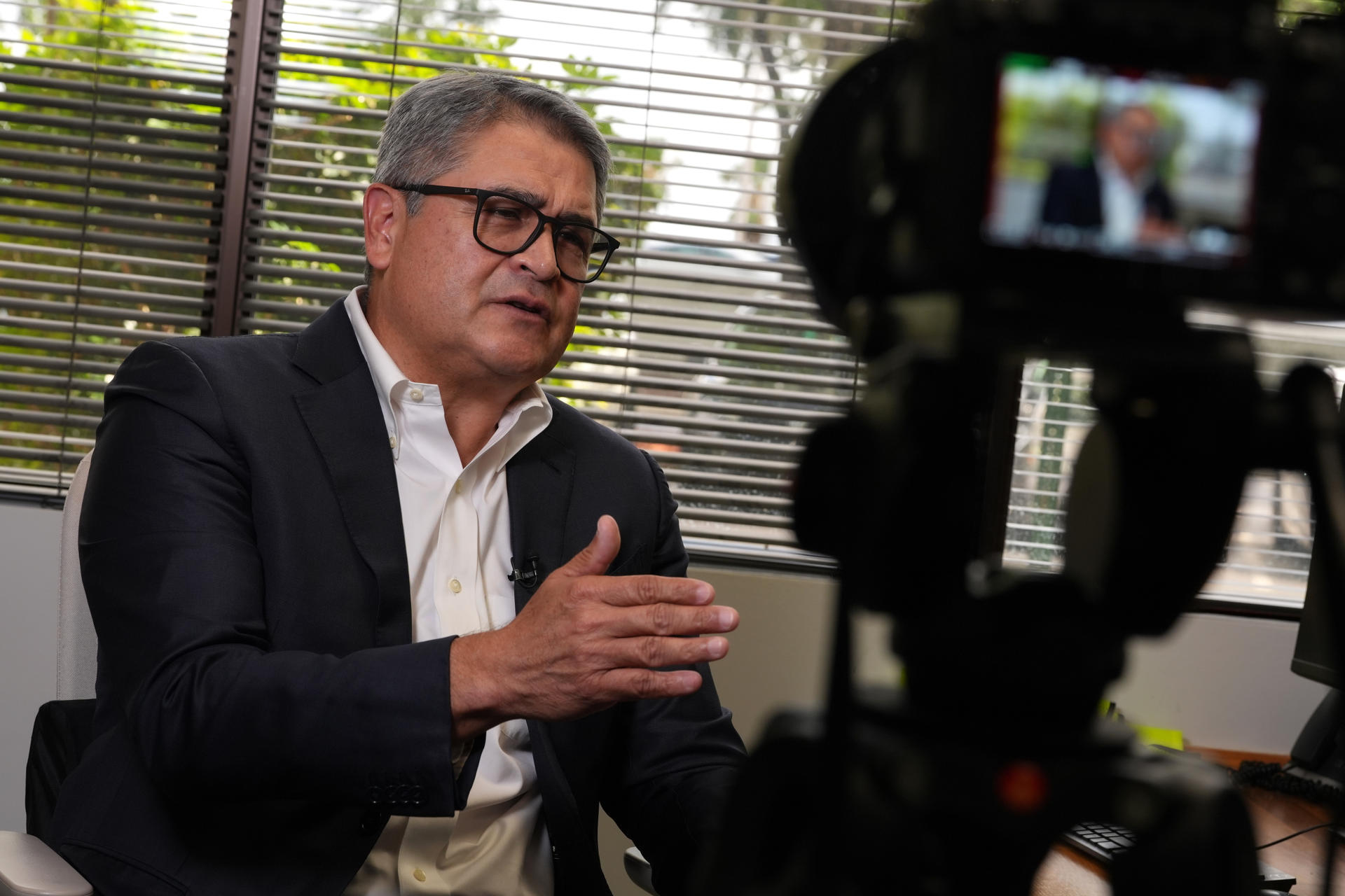 Juan Orlando Hernández asegura que no le prometió nada a Trump a cambio de su indulto