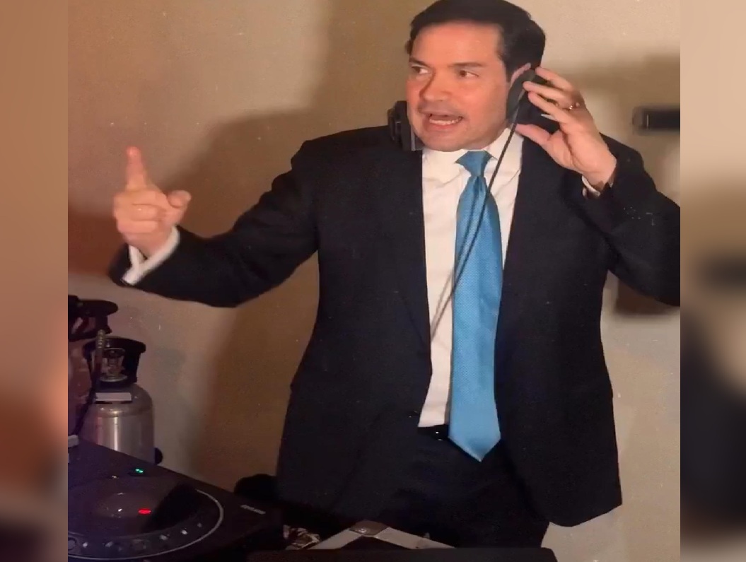 Videos de Marco Rubio como DJ en una boda se vuelven virales