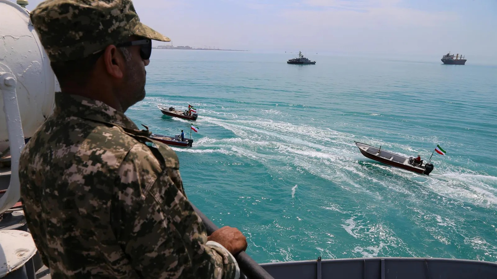 Flota de "lanchas mosquito" de Irán desquicia a la mayor Armada del mundo