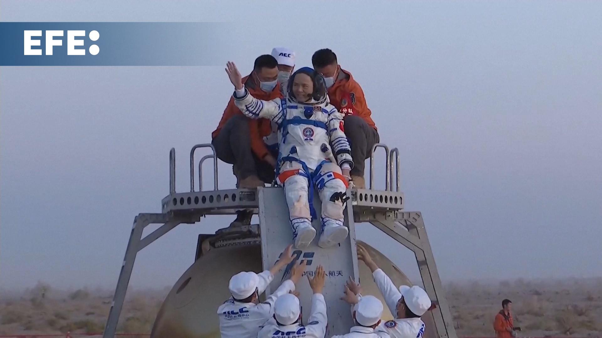Astronautas de la misión china Shenzhou-21 vuelven a la Tierra tras 210 días en órbita