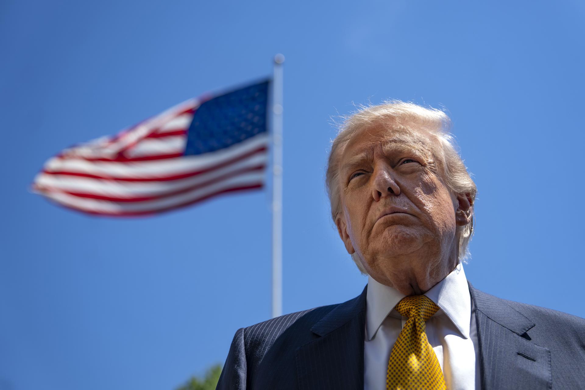 Trump aterriza en Pekín para su segunda visita a China desde 2017