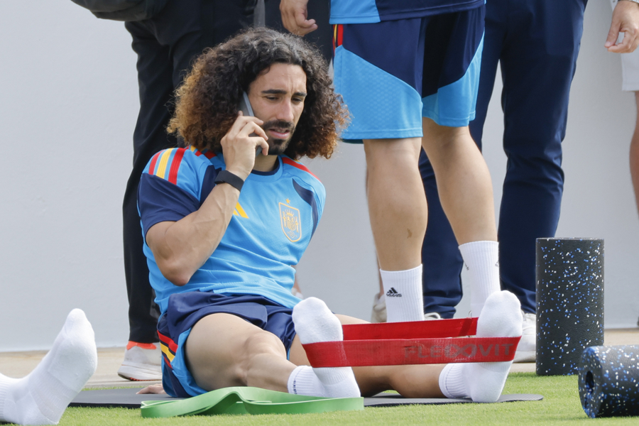 El posible fichaje de Cucurella por el Real Madrid irrumpe en la selección