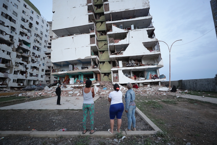 El grito de auxilio en una ciudad devastada en Venezuela que espera por rescatistas