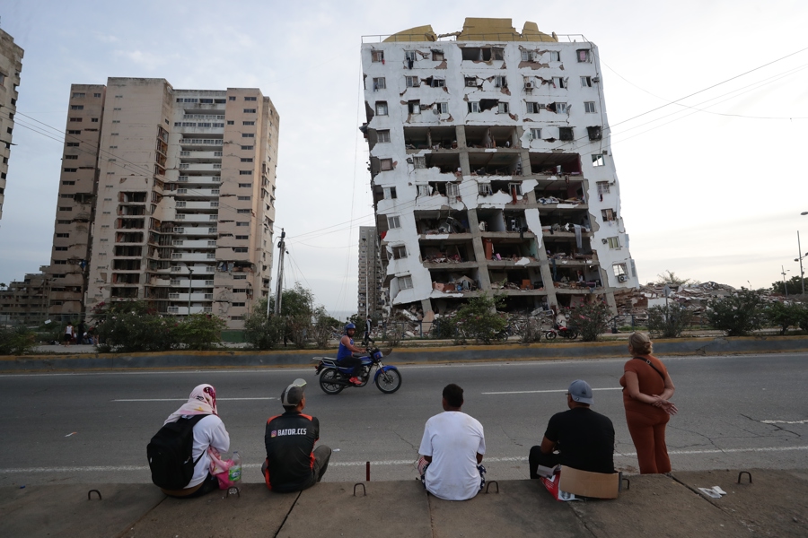 Caos y desolación en La Guaira, una ciudad destrozada por los derrumbes en Venezuela