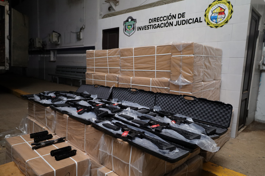 Panamá decomisa 500 fusiles automáticos y municiones procedentes de Turquía