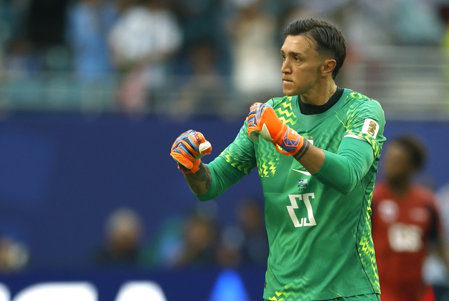 Fernando Muslera, del récord al error y las disculpas