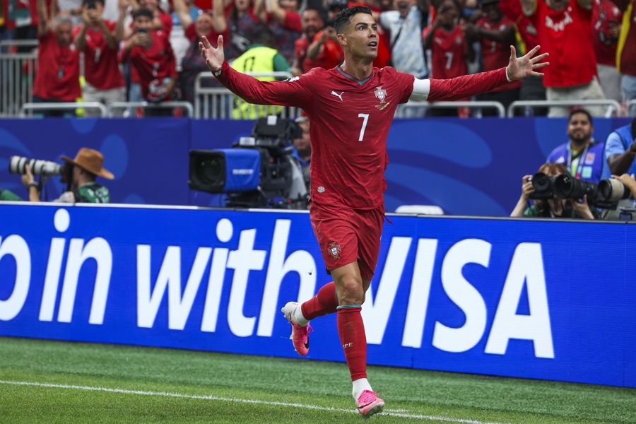 Ronaldo se suma a la fiesta de Messi, Mbappé y Haaland en un día de récords