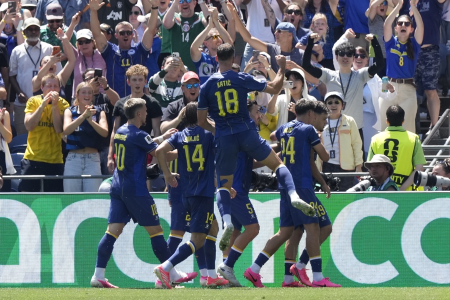 3-1. Bosnia elimina a Catar y se aferra al sueño de los dieciseisavos