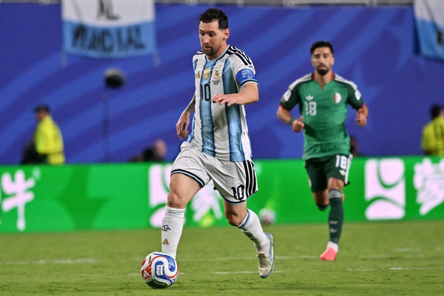 Argentina juega por la clasificación, Messi por la historia