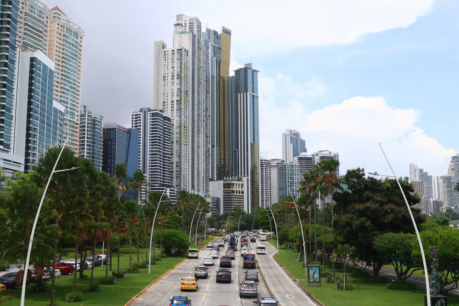 Dinero fresco y trabajo: metas de la ley que impone un tasa a empresas de papel en Panamá