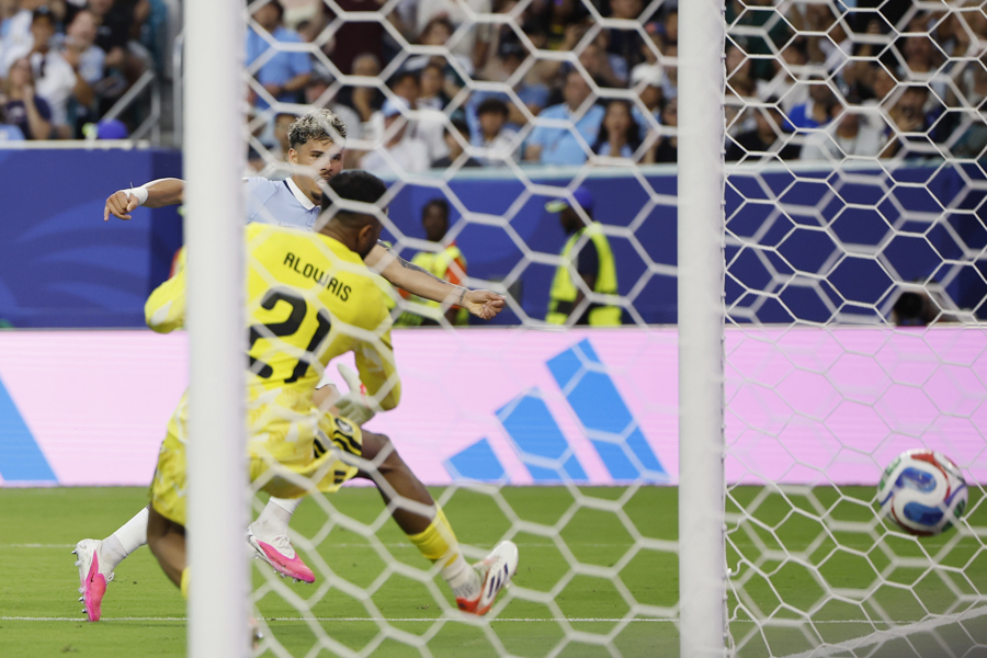 1-1. Uruguay evita otro milagro de Arabia Saudí