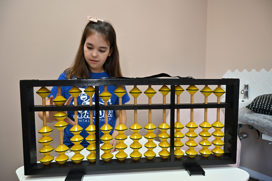 Emma, la niña andaluza que reta al mundo en el campeonato de cálculo mental de Panamá