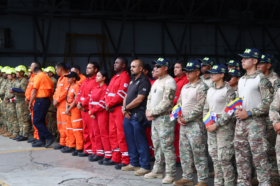 Un equipo élite de 61 rescatistas de Panamá viaja a Venezuela