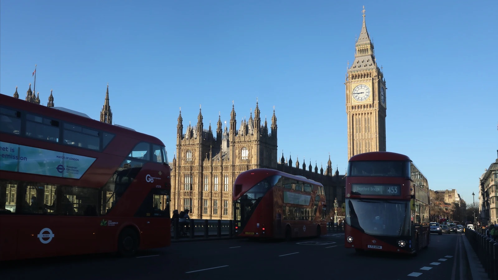 Terroristas y Estados hostiles recibieron $37,000 millones de dinero público británico