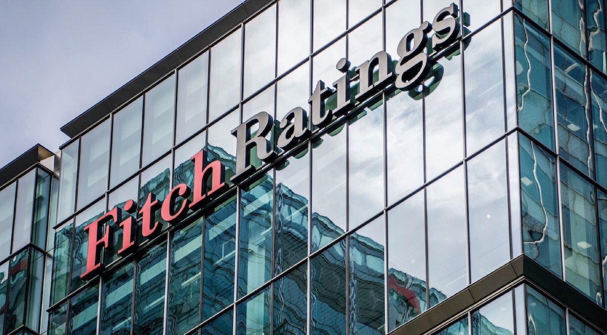 Fitch baja expectativas de crecimiento mundial en 2026 ante la extensión de la guerra en Irán