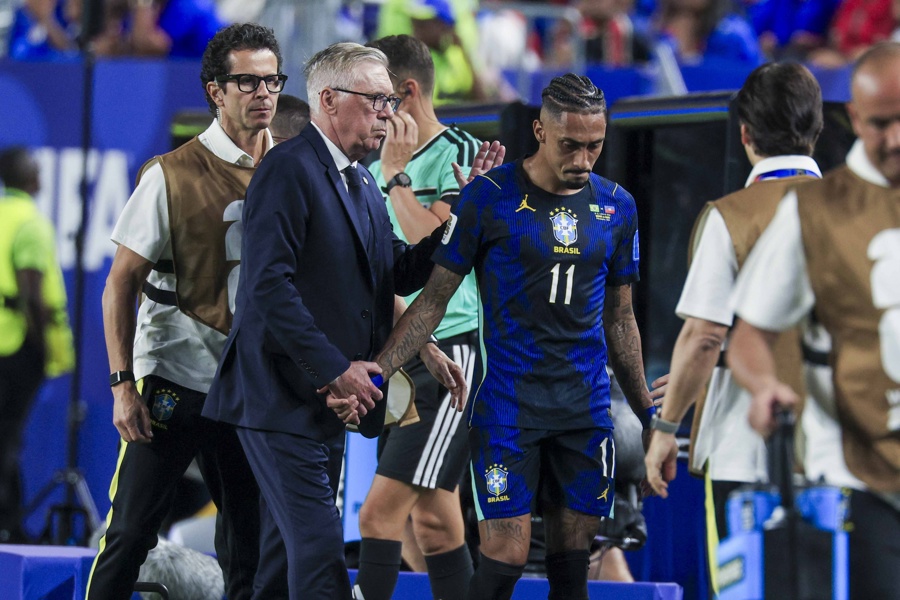 Brasil paga el 'Virus Europa': Raphinha, la última baja de peso de Ancelotti