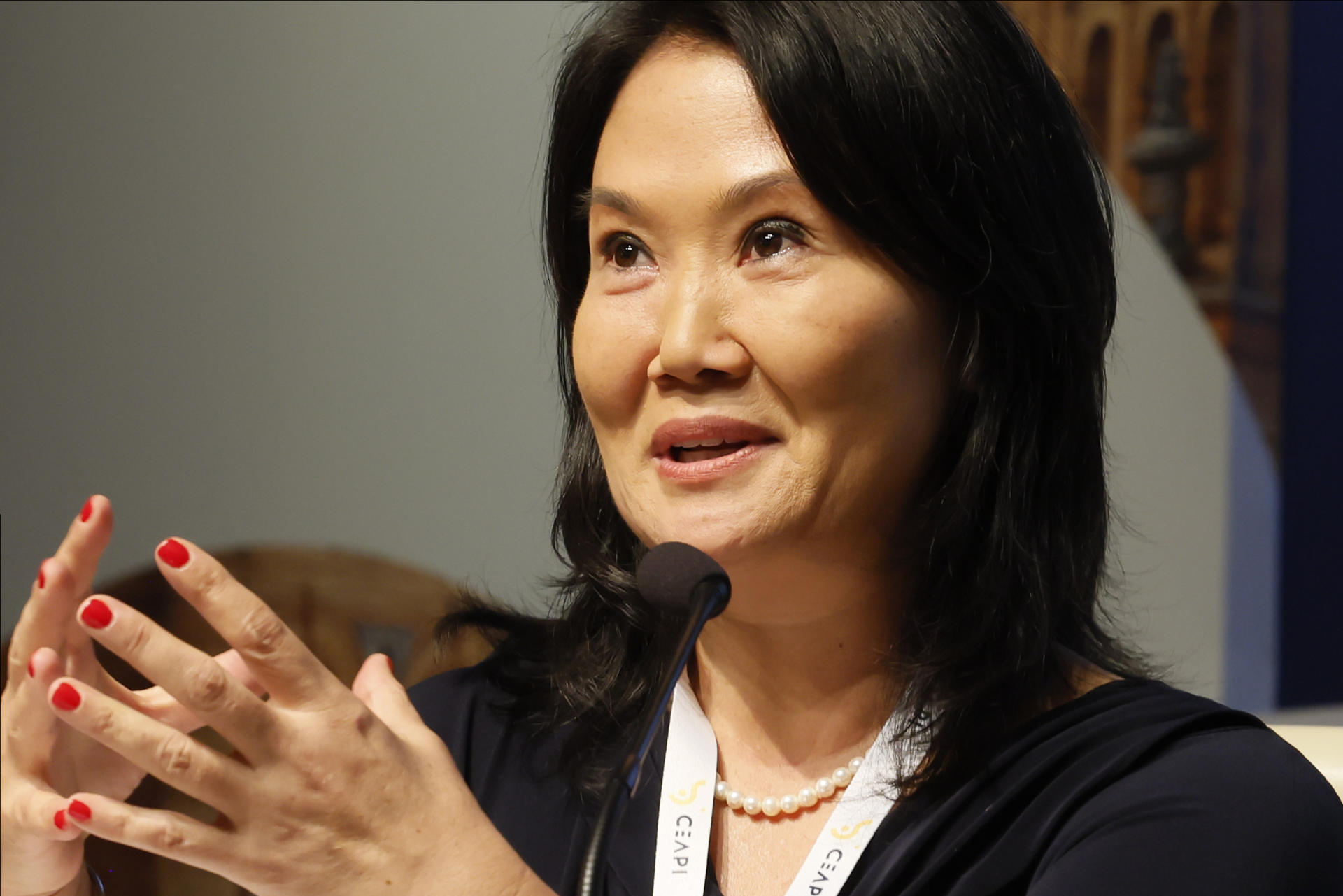 Fujimori mantiene ventaja de 40.000 votos sobre Sánchez al inicio de una semana decisiva en Perú
