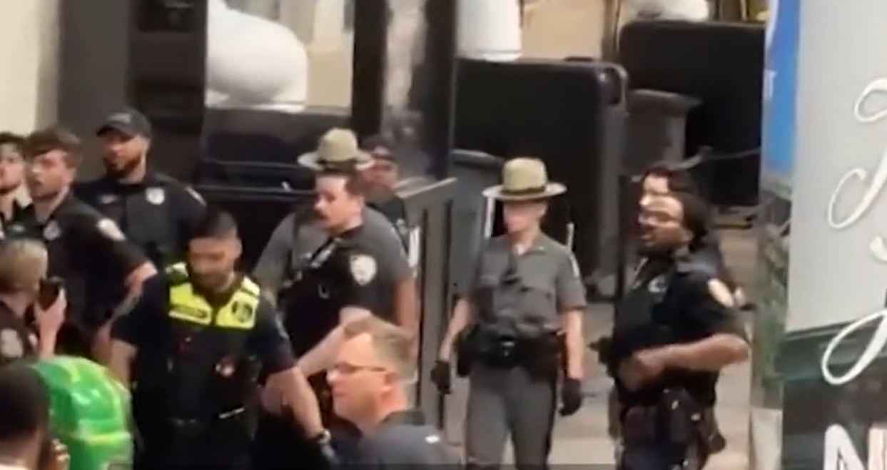 Seis personas apuñaladas en la principal estación de tren de Nueva York horas antes de la visita de Trump