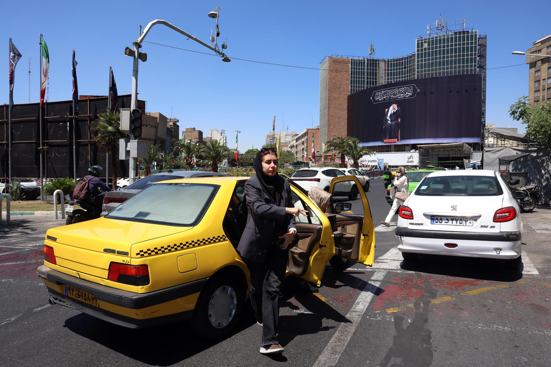 Iraníes reciben con alivio acuerdo con EE UU y esperan una mejora económica