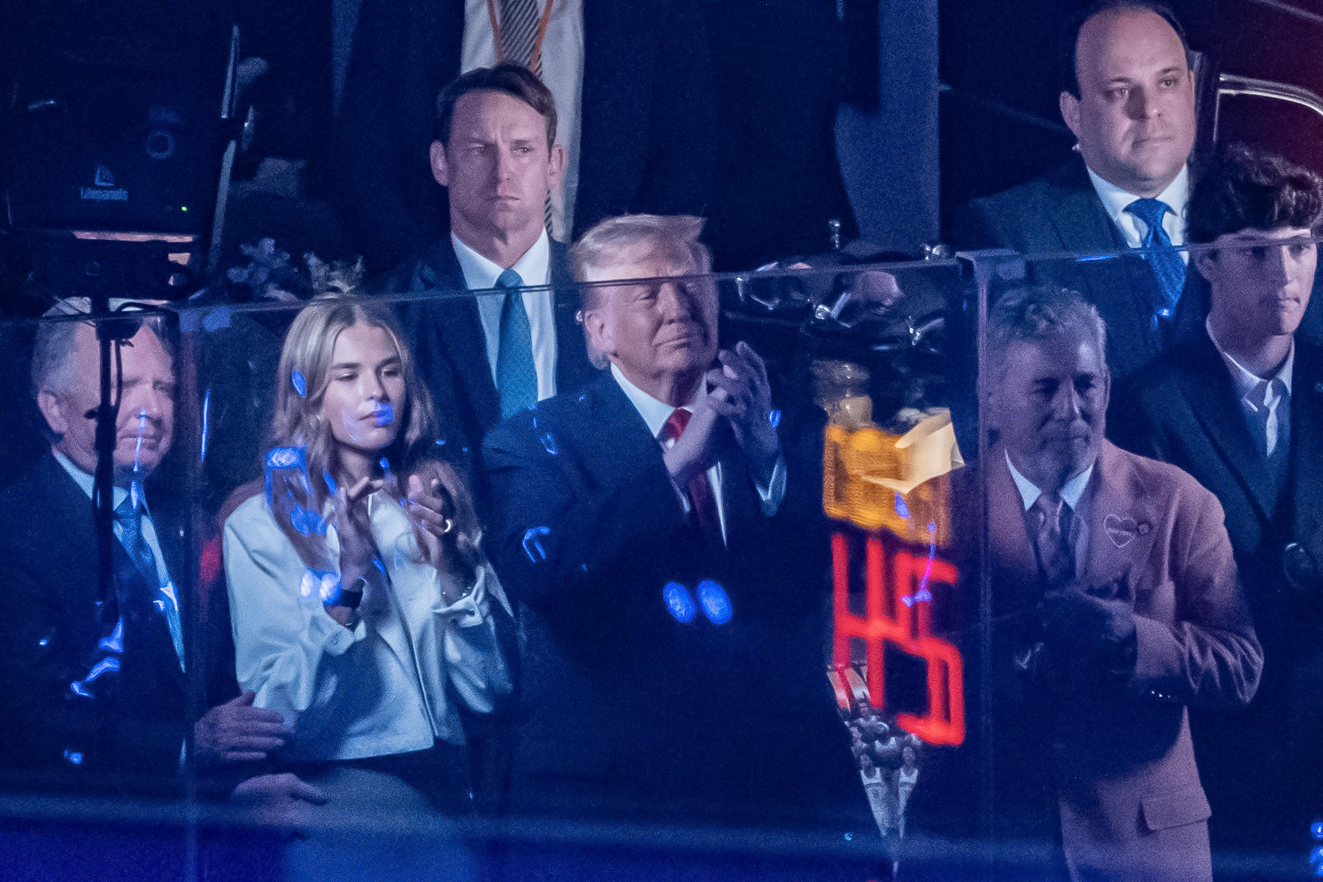 Donald Trump es abucheado en el Madison Square Garden antes del tercer juego de Finales de la NBA