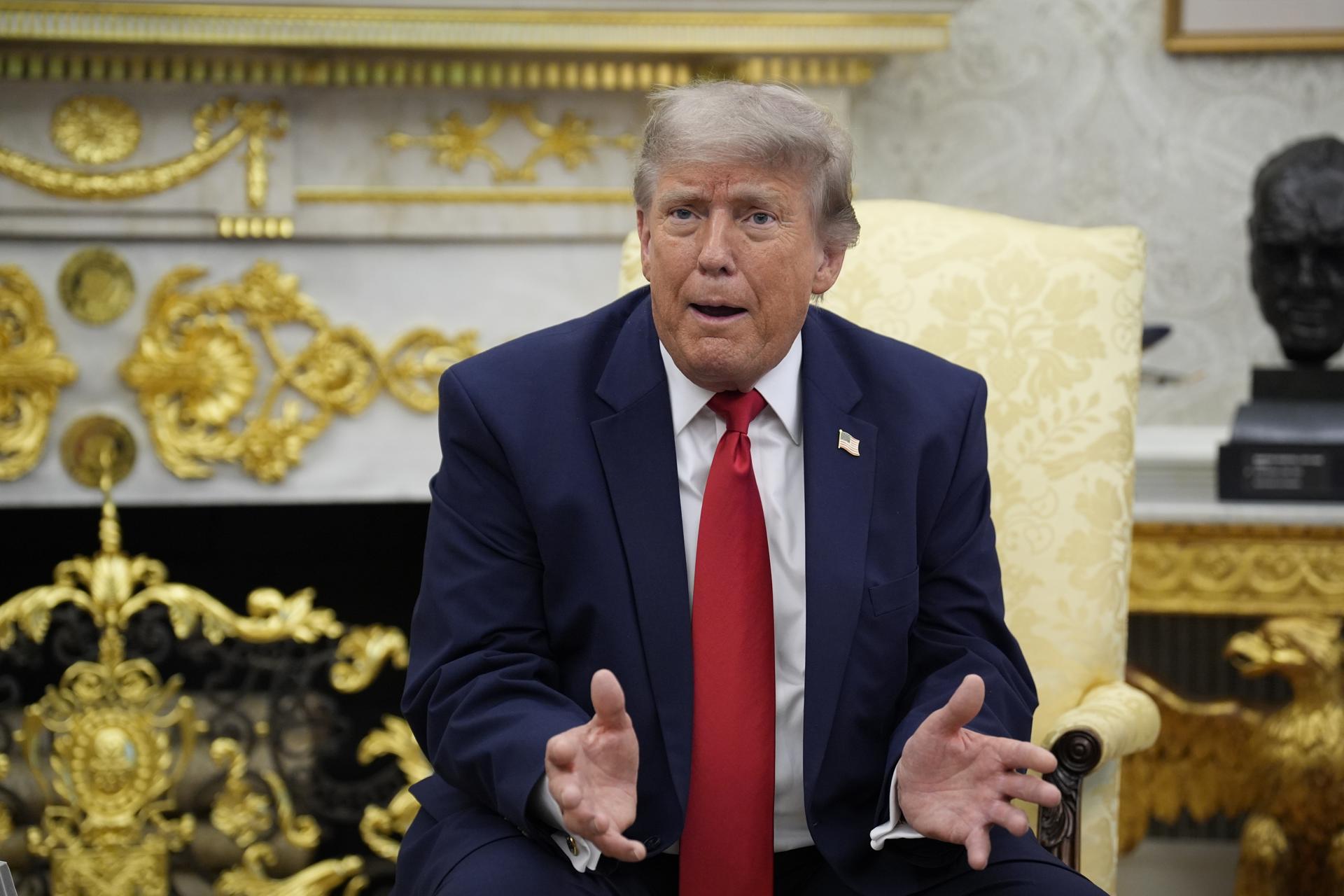 Trump ve como oportunidad para los republicanos el giro "socialista" del partido demócrata