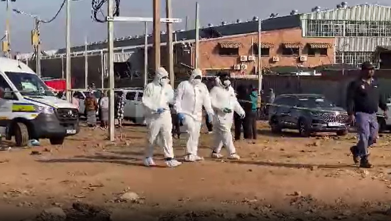 Matanza en asentamiento informal de Sudáfrica deja al menos 12 muertos
