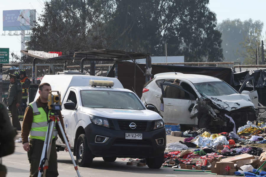 Cabo de la Armada embiste auto contra feria y deja 6 muertos y múltiples heridos en Chile