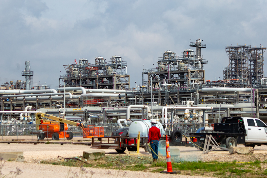 El petróleo de Texas sube un 6,5 %, hasta 84,46 dólares, tras la escalada en Oriente Medio