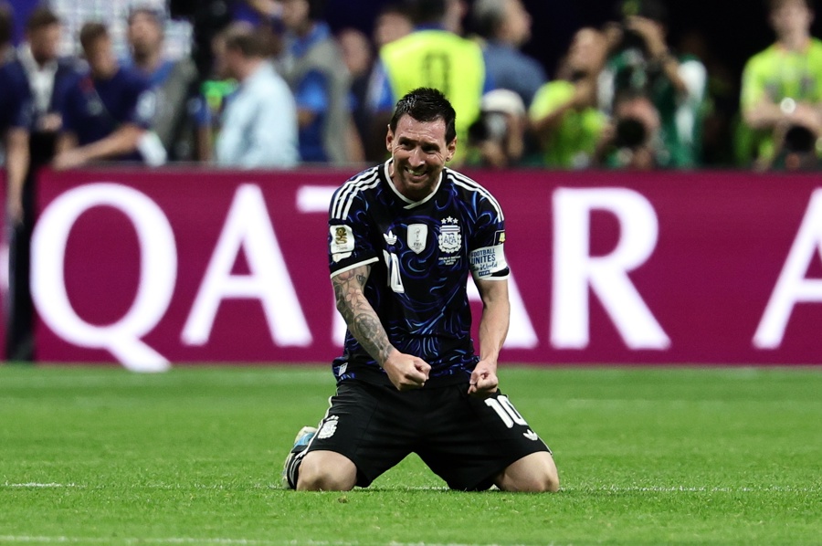 1-2. Argentina remonta, frustra a Inglaterra y se cita con España en la final