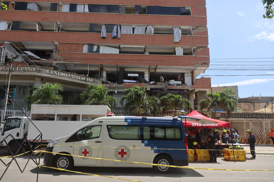 Un operativo de rescate por los terremotos en Venezuela supera las 48 horas