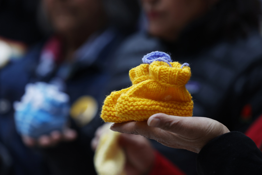 "No quiero morirme sin saber", el clamor de las víctimas de adopciones ilegales de Chile