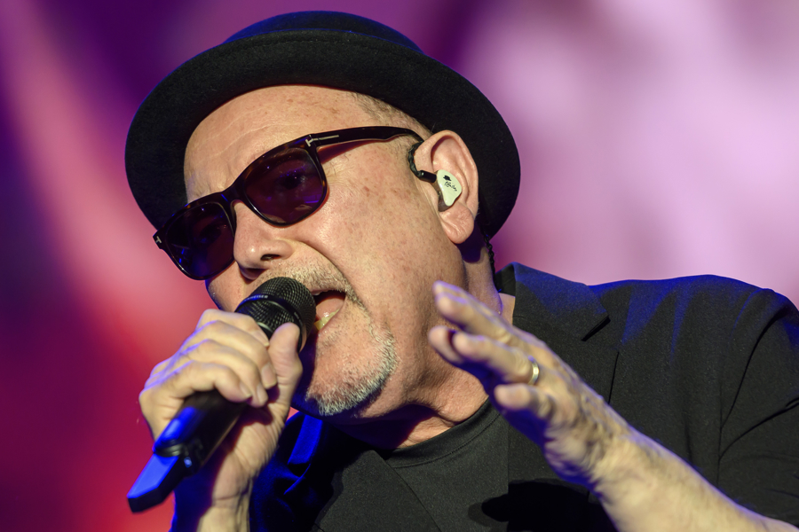 Rubén Blades reúne banderas de todo el mundo en Sevilla en el inicio de su gira española