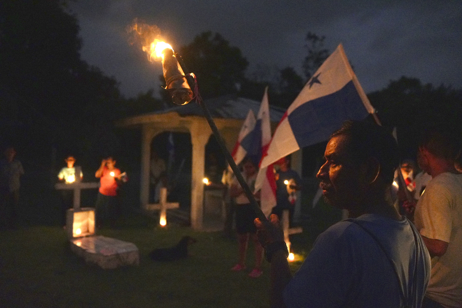"Están muertos, pero duele": trasladan cementerios por nuevo embalse del Canal de Panamá