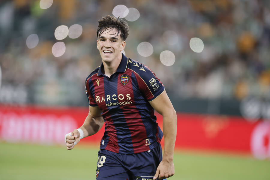 Carlos Espí, nuevo jugador del Real Madrid para las cinco próximas temporadas