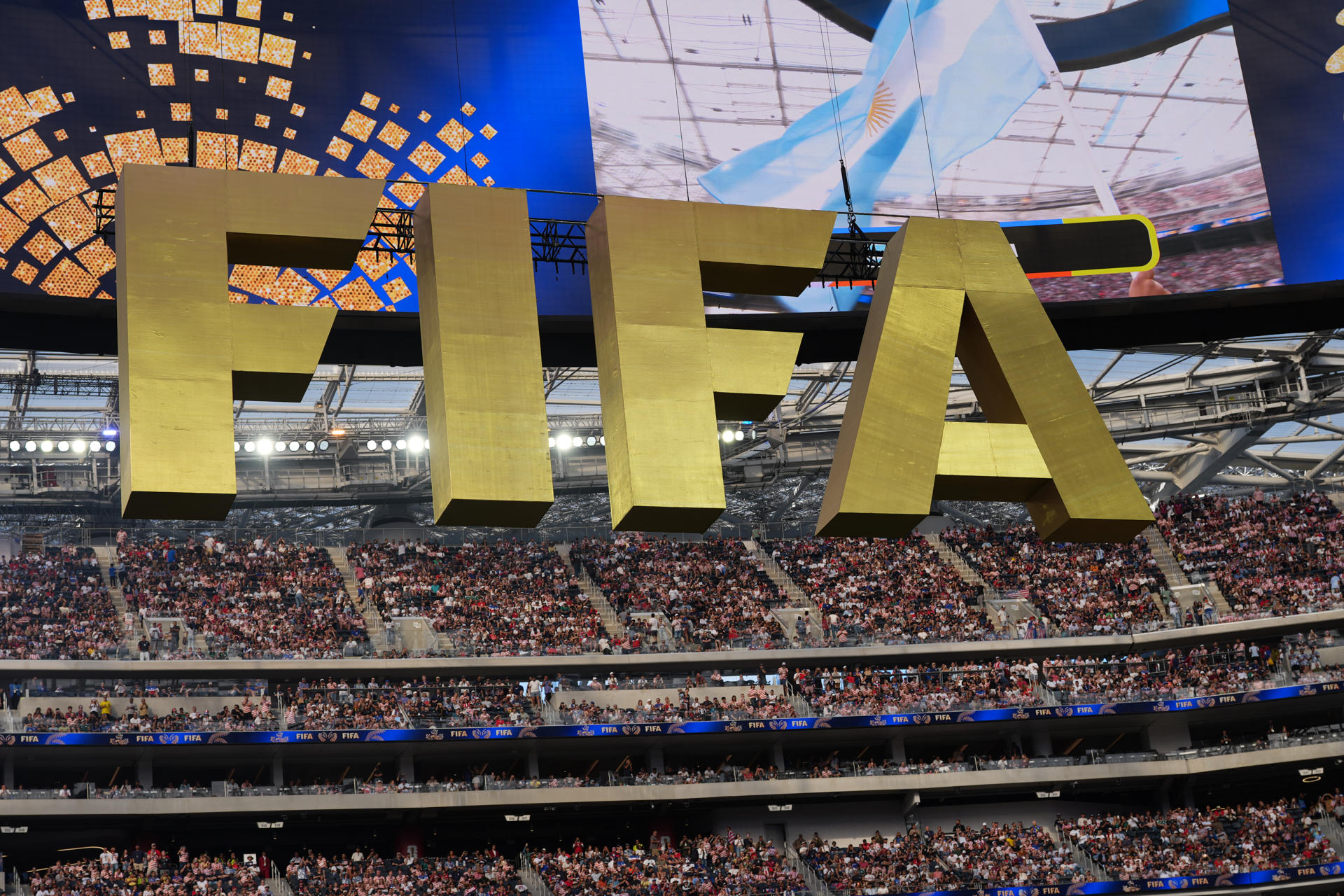 FIFA detecta 89.000 abusos en redes durante el Mundial y el 11 % es contenido racista