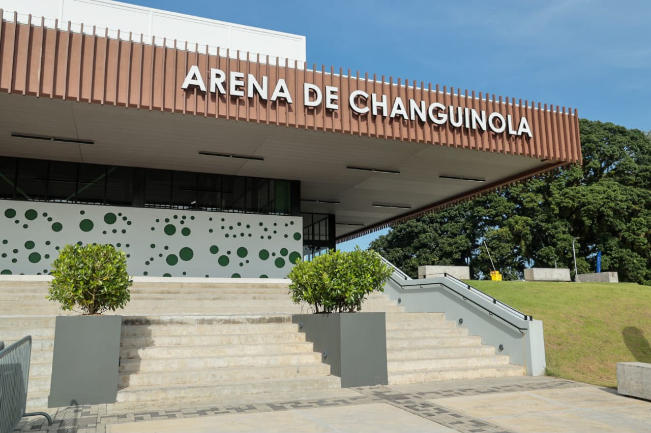 Presidente Mulino inaugura Ciudad Deportiva de Bocas del Toro
