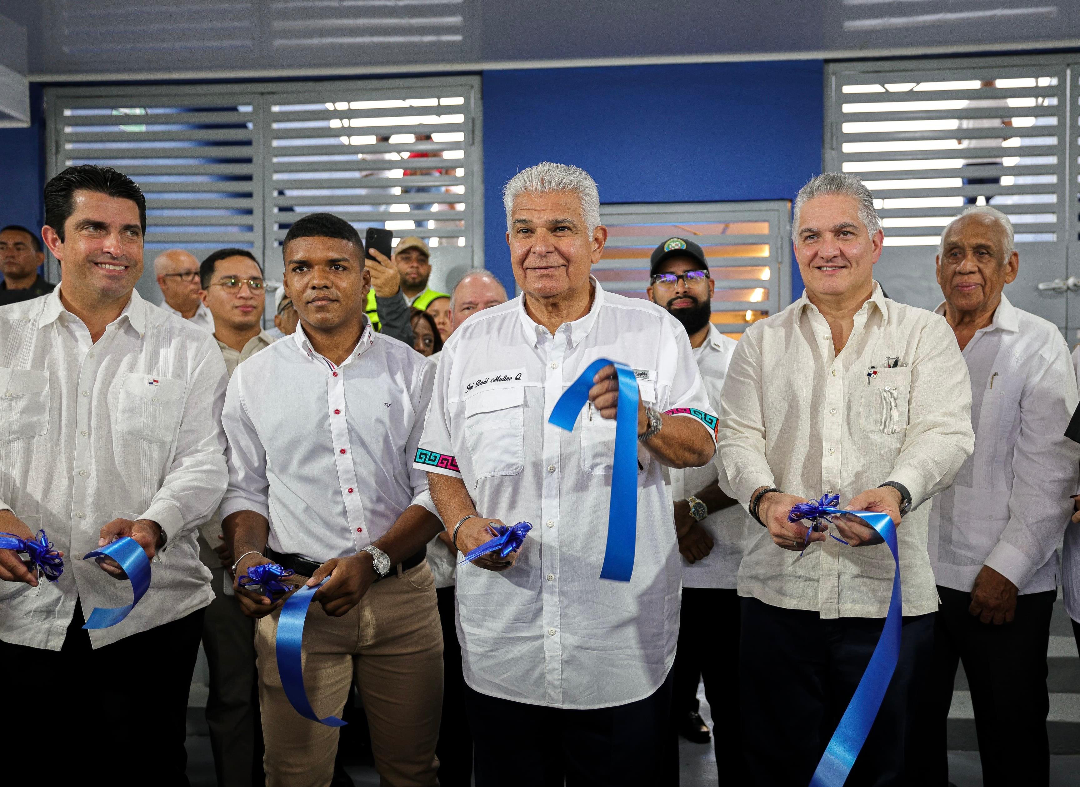Mulino entrega el Estadio Armando Dely Valdés