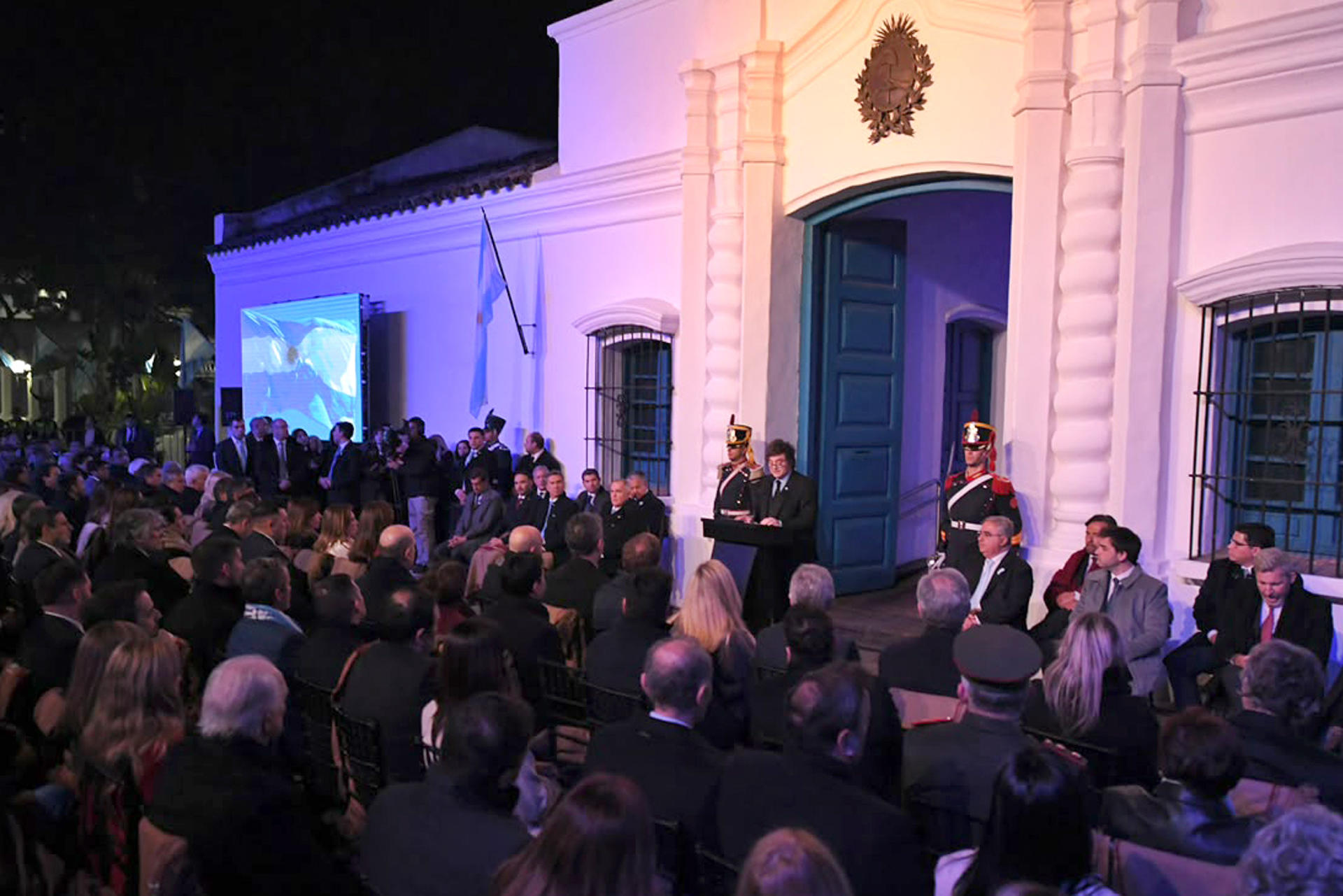 Javier Milei asegura que Argentina es "diametralmente opuesta" a la que recibió en 2023