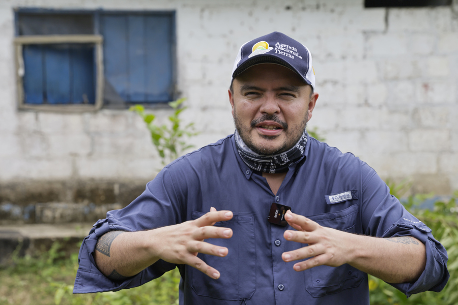 Director de agencia de tierras de Colombia: El latifundio "tiene amigos poderosos"