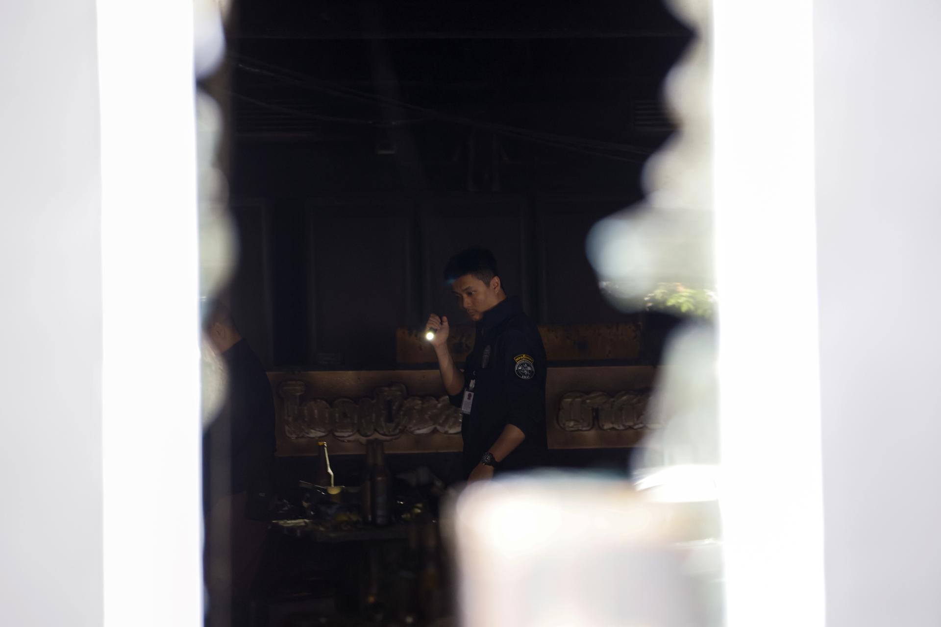 Gritos, llamas e impotencia: la noche del incendio en un bar de Bangkok con 28 muertos