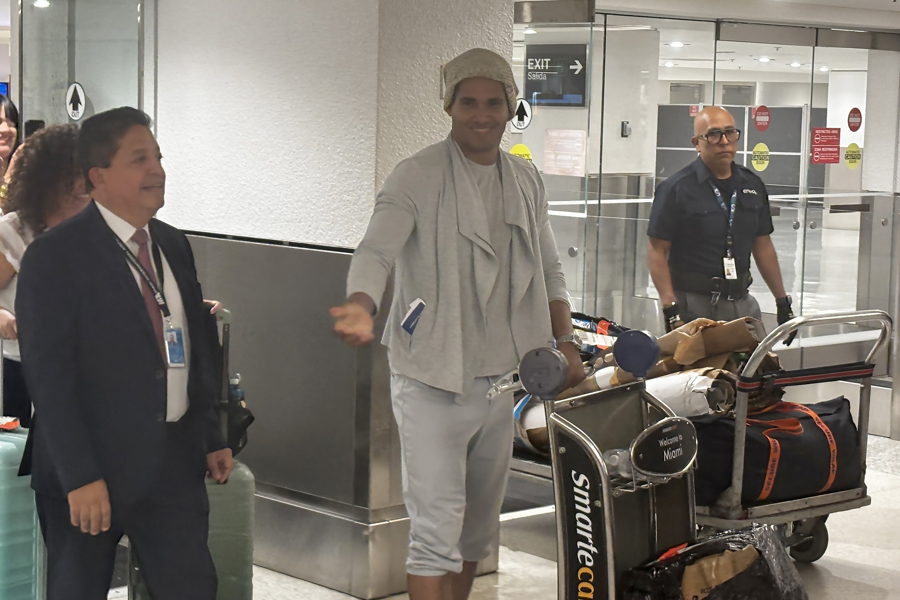 El opositor Otero Alcántara llega a Miami tras su liberación en Cuba