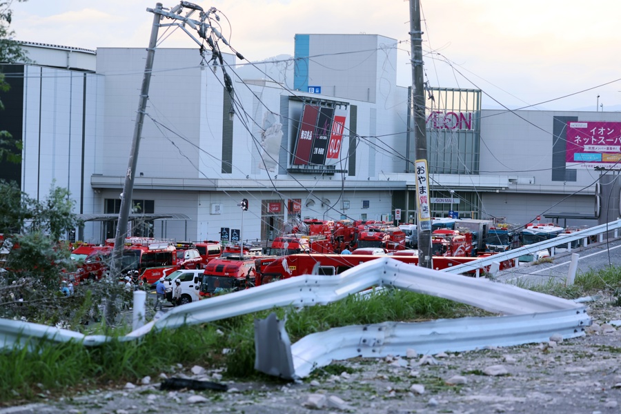 La explosión de un centro comercial sacude Japón tras el terremoto: "Fue aterrador"
