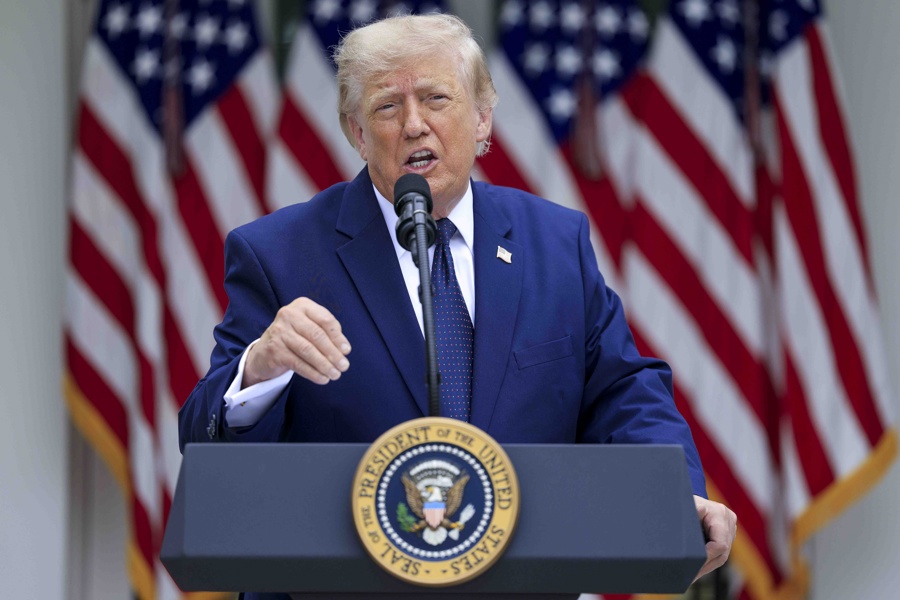 Trump impone aranceles del 50 % a la mayoría de las importaciones procedentes de Canadá