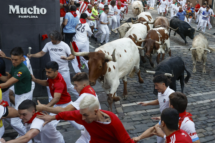 Los Sanfermines de 2026 viven su primer encierro, rápido y emocionante