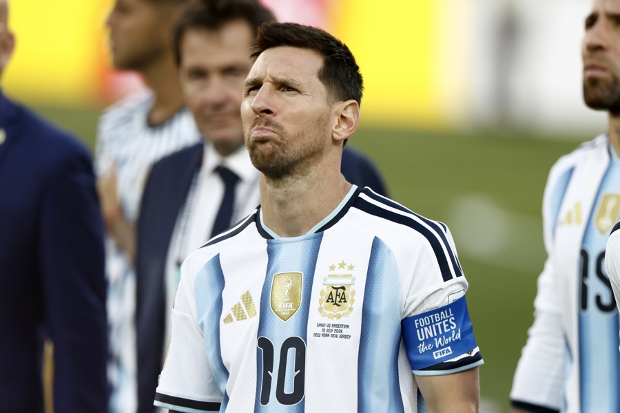 Lionel Messi regresa a Argentina en un avión privado, sin contacto con aficionados