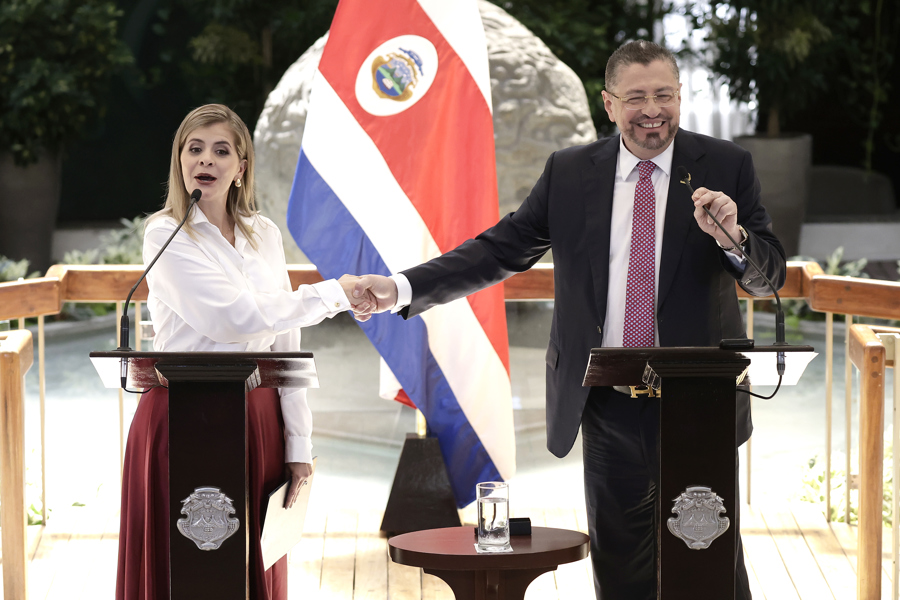 Presidenta de Costa Rica acusa de "golpistas" a magistrados que prorrogaron nombramientos