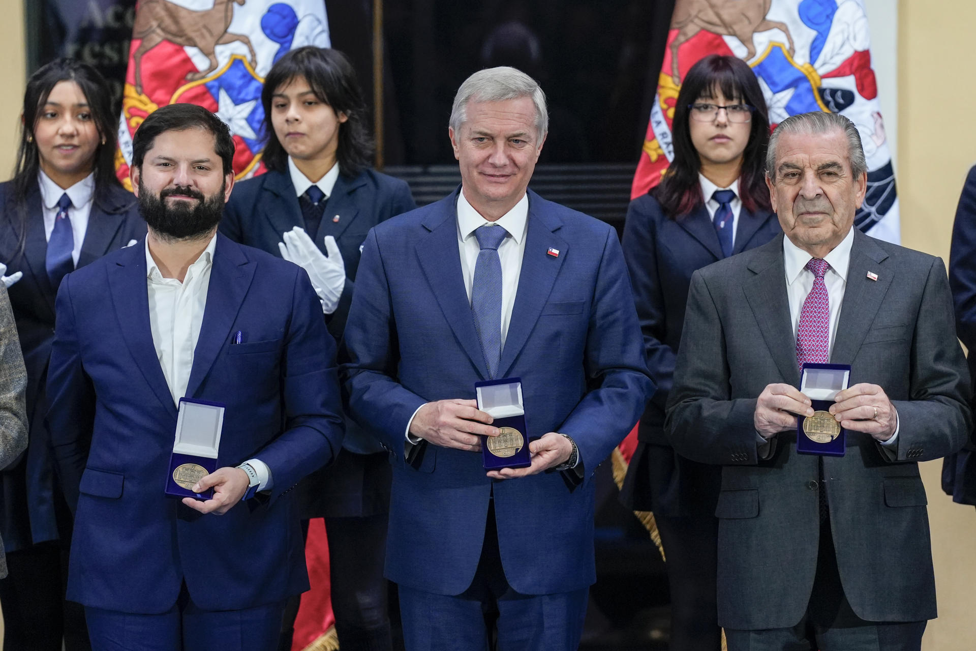 Kast reúne a expresidentes de Chile en acto conmemorativo por bicentenario de Presidencia