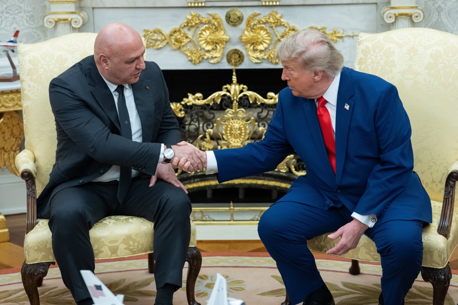 Trump avisa que Estados Unidos tomará medidas si los hutíes bloquean el mar Rojo